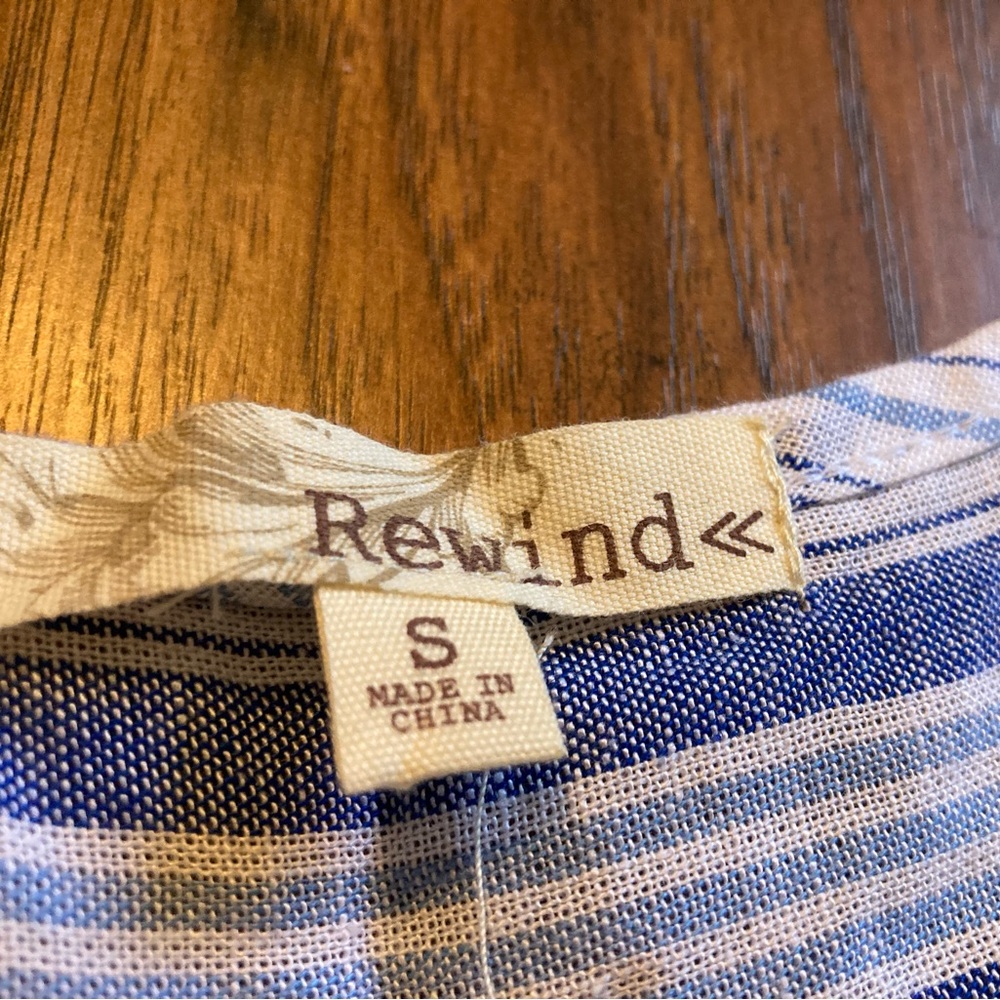 Rewind Linen V Neck Button Down Blouse - Picture 4 of 6